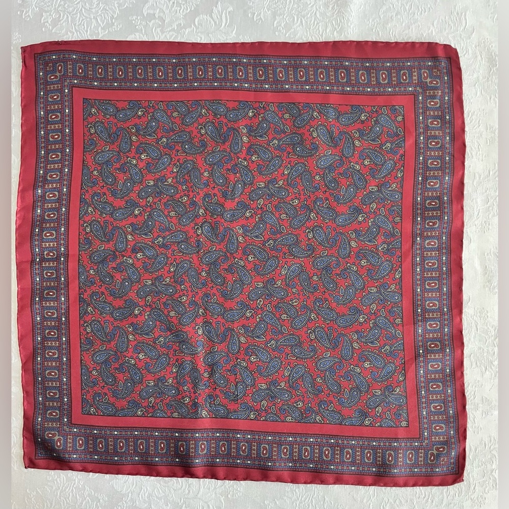 All silk NWOT scarf/twily 17X17 made in Italy